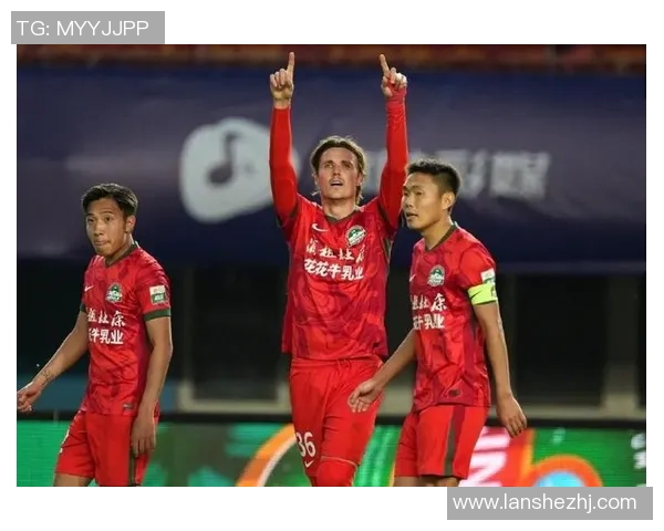 中超激战河南队迎战江苏队双方全力争胜争夺宝贵积分