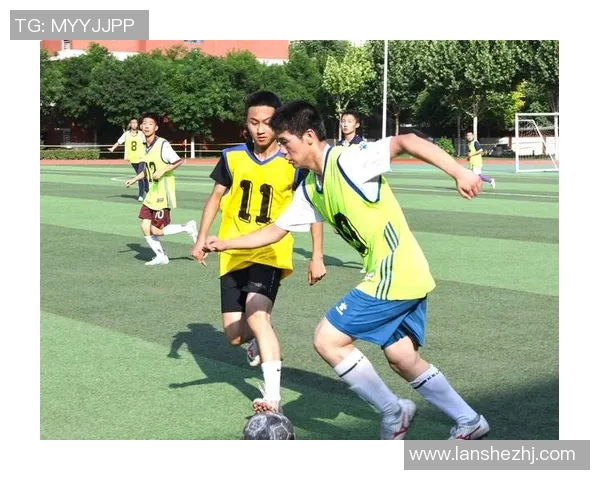 郁南县校园足球比赛精彩直播共同见证青春拼搏与团队精神的碰撞