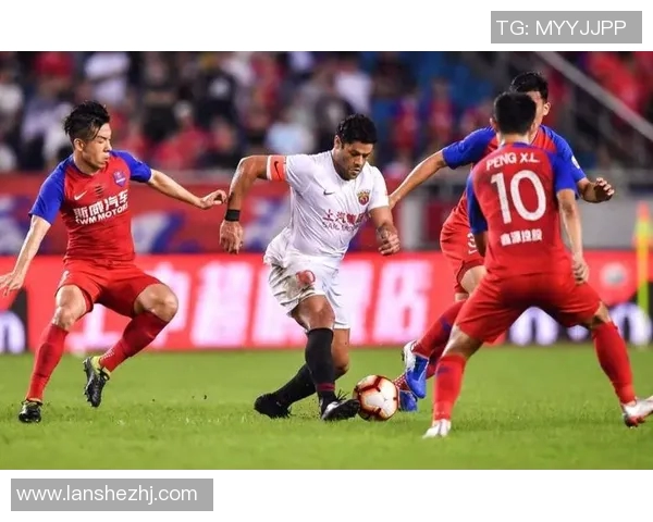 上港与富力激战正酣比赛结果揭晓引发球迷热议 上港与富力激战正酣比赛结果揭晓引发球迷热议