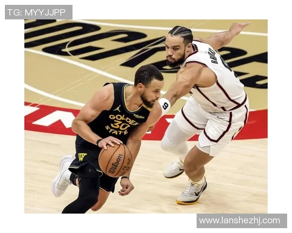 西部半决赛火箭与勇士激战正酣谁能晋级决赛争夺总冠军荣耀 西部半决赛火箭与勇士激战正酣谁能晋级决赛争夺总冠军荣耀