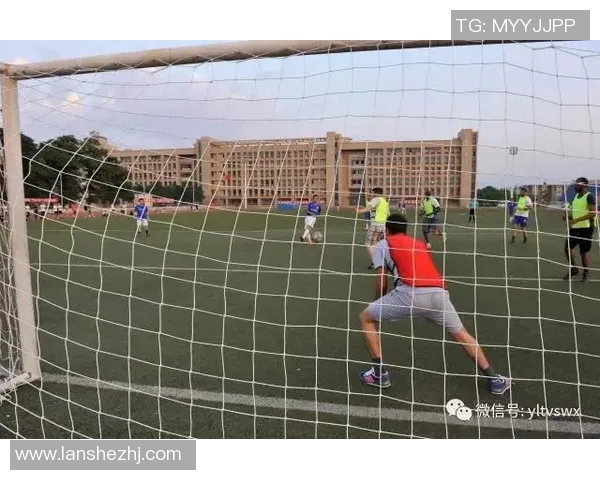 基萨与松达尔的激烈对决揭示足球战术与团队协作的重要性 基萨与松达尔的激烈对决揭示足球战术与团队协作的重要性